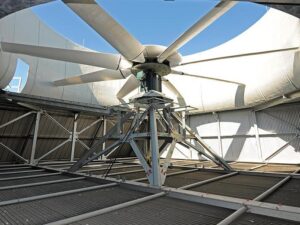 Installation of a cooling tower with permanent magnet engines